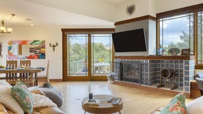 Interior - Pool Table + Hot Tub + Scenic Views Cathedral View by Avantstay (Sedona)
