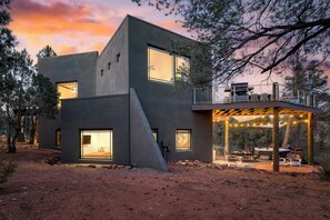 Front of property - Pool Table + Hot Tub + Scenic Views Cathedral View by Avantstay (Sedona)