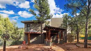 A two-story building with a balcony and a pergola. - Pool Table + Hot Tub + Scenic Views Cathedral View by Avantstay (Sedona)