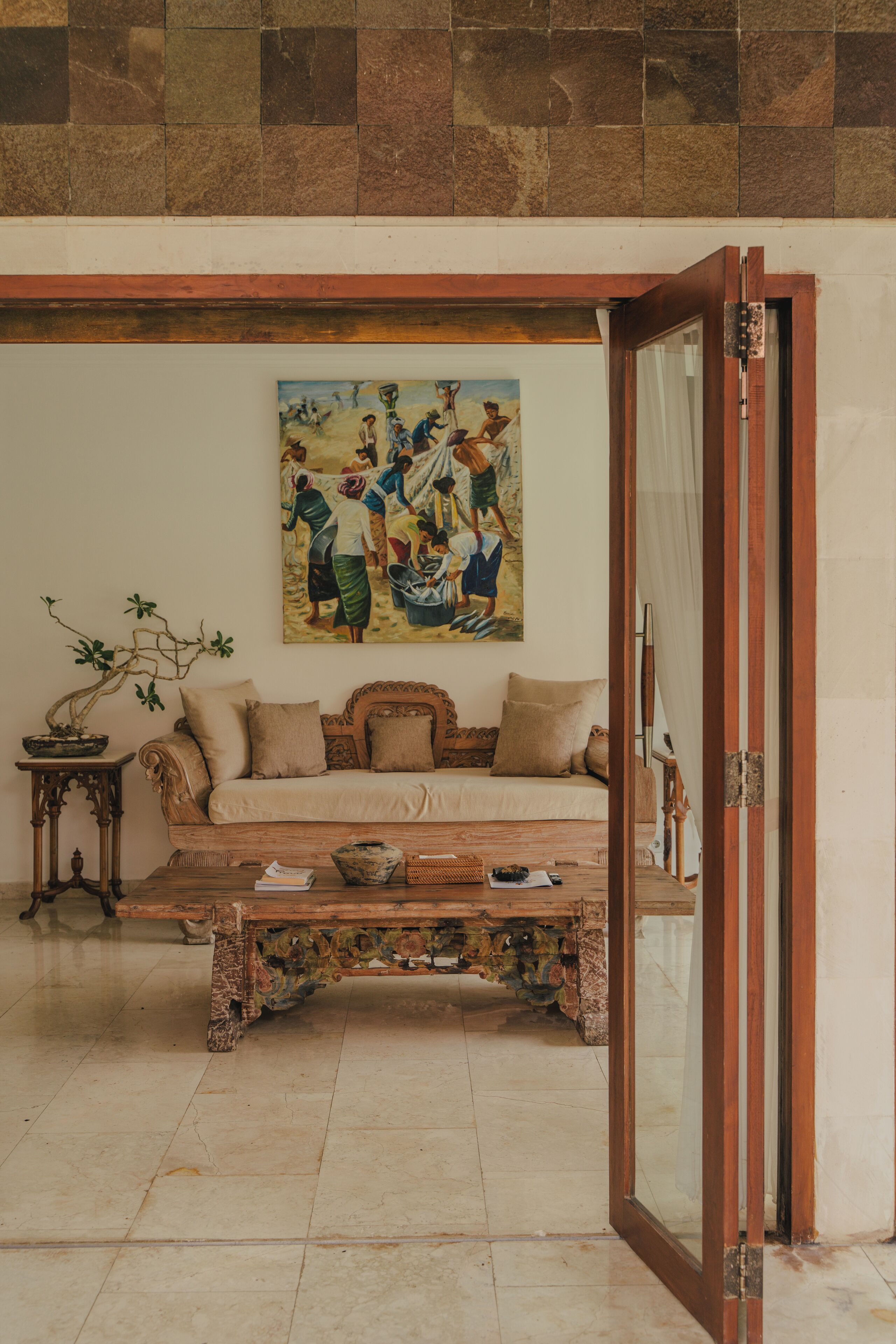 55-inch Smart TV with digital channels, Netflix, streaming services