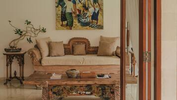 55-inch Smart TV with digital channels, Netflix, streaming services