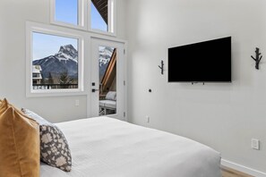 3 bedrooms, iron/ironing board, WiFi