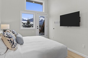 3 bedrooms, iron/ironing board, travel crib, free WiFi