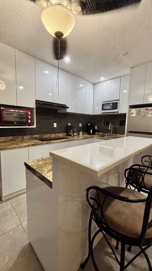 Fridge, microwave, coffee/tea maker, blender - Beautiful Beach Front Apartment (Cancun)