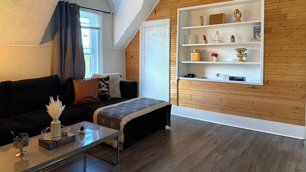 Living area - Charming Waterfront Loft + NearShops+Scenic (Quinte West)