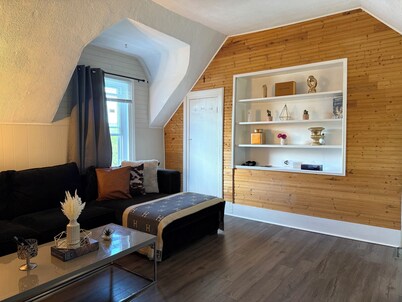 Charming Waterfront Loft + NearShops+Scenic