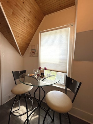 Dining - Charming Waterfront Loft + NearShops+Scenic (Quinte West)