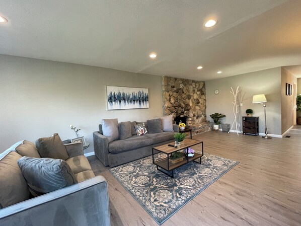 Living area - Entire charming 3B2B house, 10 minutes to SFO (San Mateo)