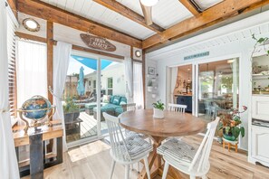 屋外ダイニングエリア