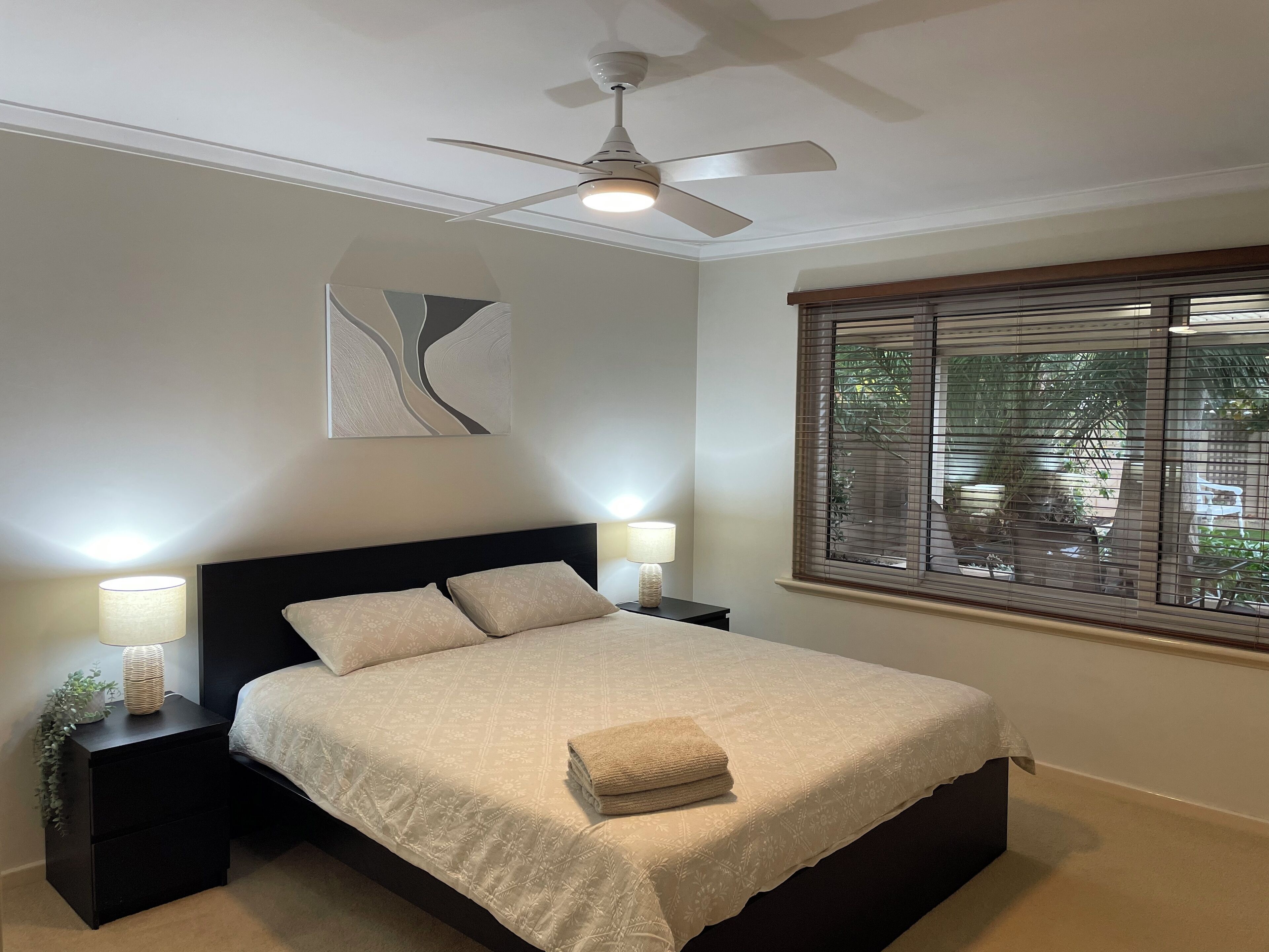 3 slaapkamers, een strijkplank/strijkijzer, wifi, beddengoed