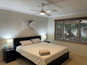 3 bedrooms, iron/ironing board, WiFi, bed sheets