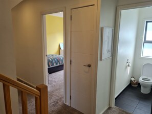 4 chambres, fer et planche à repasser, Wi-Fi, draps fournis