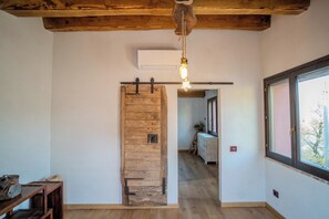 Hus, peis, fjellutsikt | 1 soverom og sengetøy
