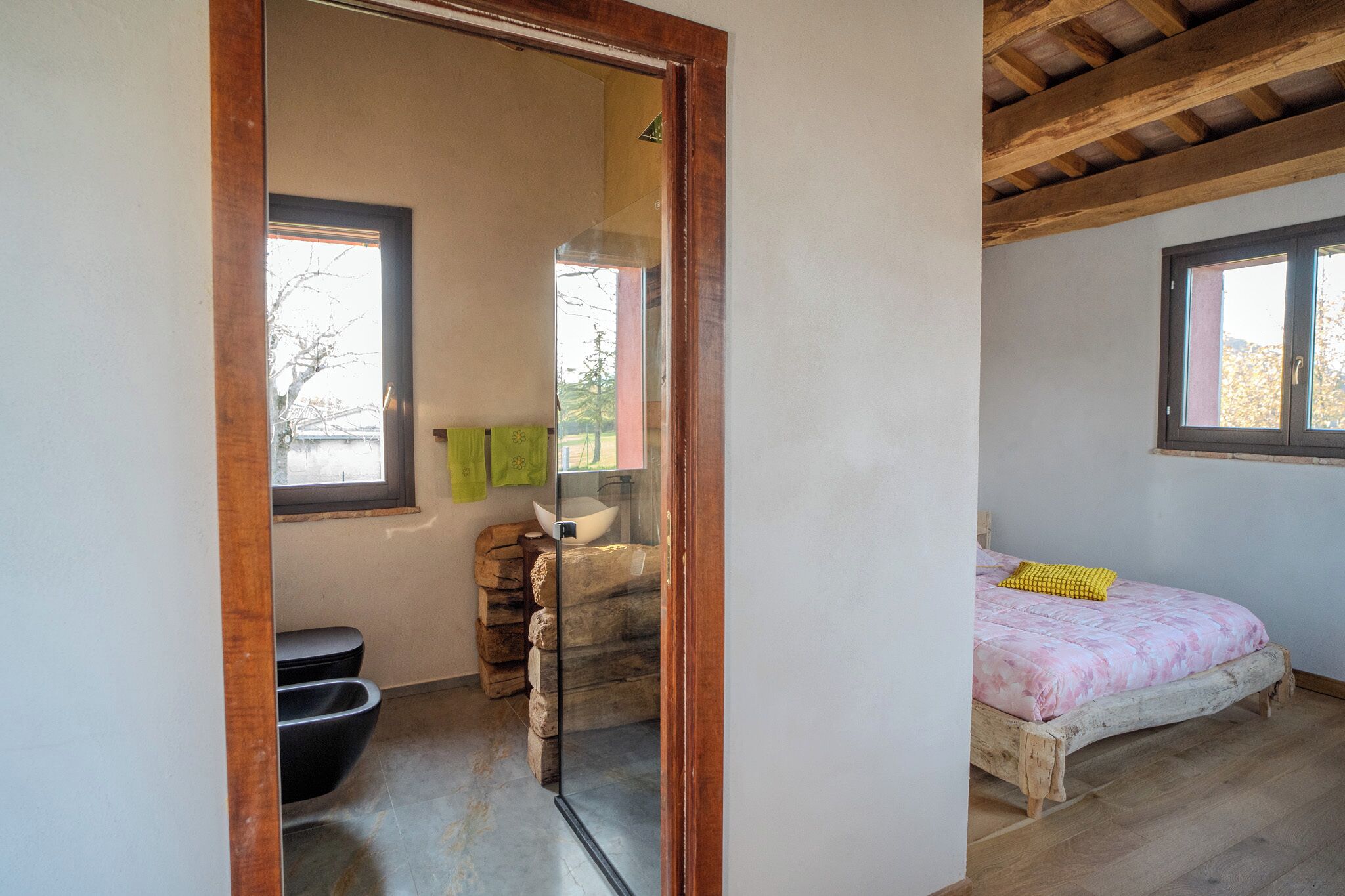 1 bedroom, bed sheets