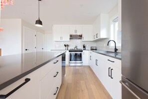 Refrigerador, microondas, horno, placa de cocina