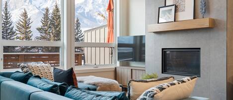 Smart TV, fireplace, stereo