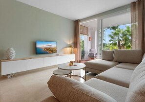 Living area - Casa Sereno | lagoon - pool - garden - view (Casares)
