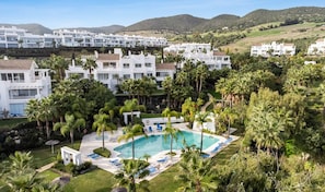 Pool - Casa Sereno | lagoon - pool - garden - view (Casares)