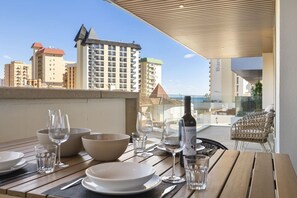 Outdoor dining - Beachfront Fuengirola Apt w/ Terrace & Indoor Pool (Fuengirola)