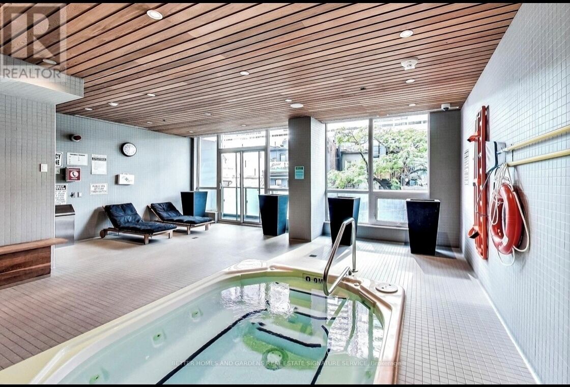 Hot tub 