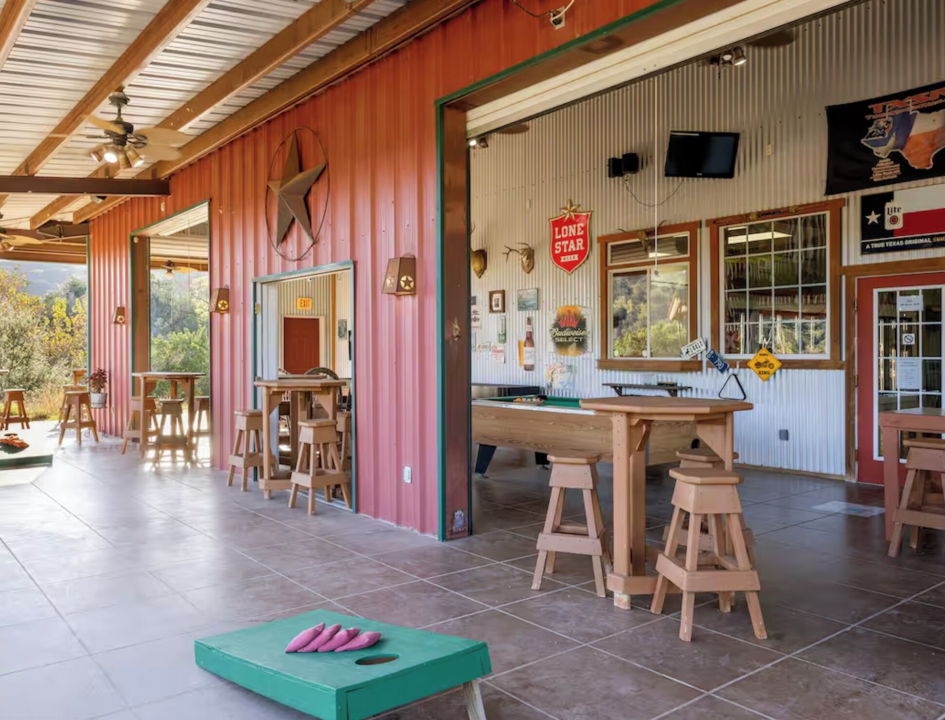 Bar (in der Unterkunft)