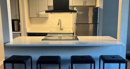 Stylish 1-Bedroom + Loft in the Heart of Dallas – Central & Cozy Escape!
