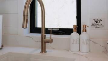 Luxury Cottage, Mountain View, Mountainside | Private kitchen | Mini-fridge, stovetop, dishwasher, cookware/dishes/utensils