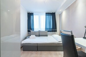 1 bedroom, iron/ironing board, WiFi, bed sheets - Park Śląski 18th Floor Apartment (Katowice)