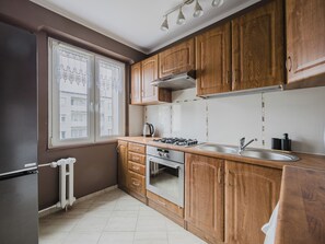 Fridge, microwave, oven, stovetop - Osiedle Piastowskie Comfort Apartment (Poznan)