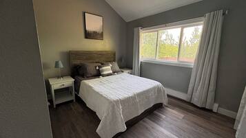 2 bedrooms, iron/ironing board, travel cot, WiFi