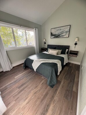 2 habitaciones, tabla de planchar con plancha, cuna de viaje y wifi