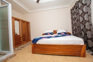 5 chambres, fer et planche Ă repasser, Wi-Fi, draps fournis