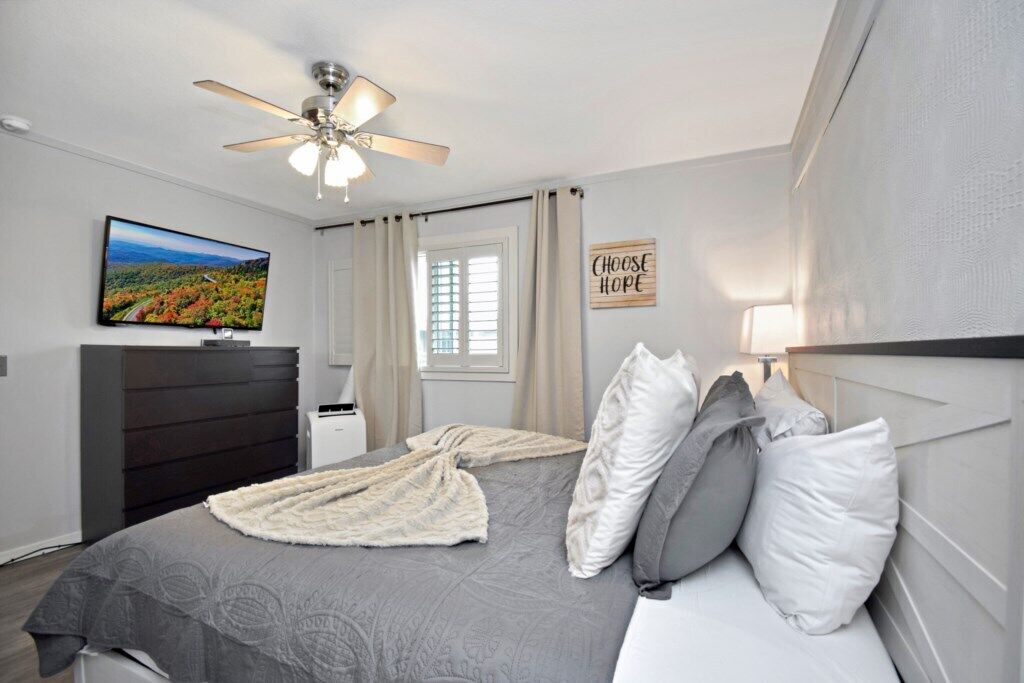 2 slaapkamers, een bureau, een strijkplank/strijkijzer, gratis wifi