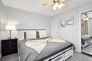 2 habitaciones, escritorio, tabla de planchar con plancha y wifi gratis 