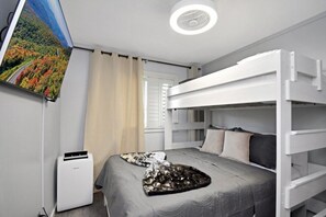 2 bedrooms, desk, iron/ironing board, free WiFi