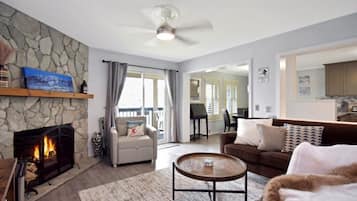 Smart TV, fireplace, table tennis