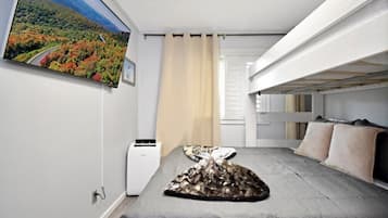 2 bedrooms, desk, iron/ironing board, free WiFi