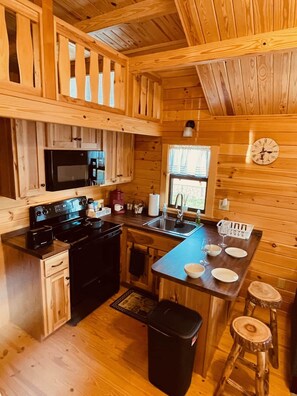 Fridge, microwave, oven, stovetop - Cozy Wine Cabin escape with Breathtaking Views 3 (Hector)