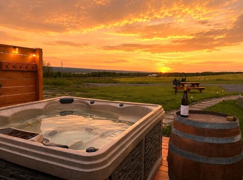 Cozy Cabin • Hot Tub • Wineries • Sunset Views 3