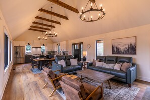 Smart TV y chimenea 