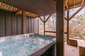 Outdoor spa tub - Cornerstone: 100% Renovated, In-Town Boone! Hot tub, Pet Friendly, Pool Table (Boone)