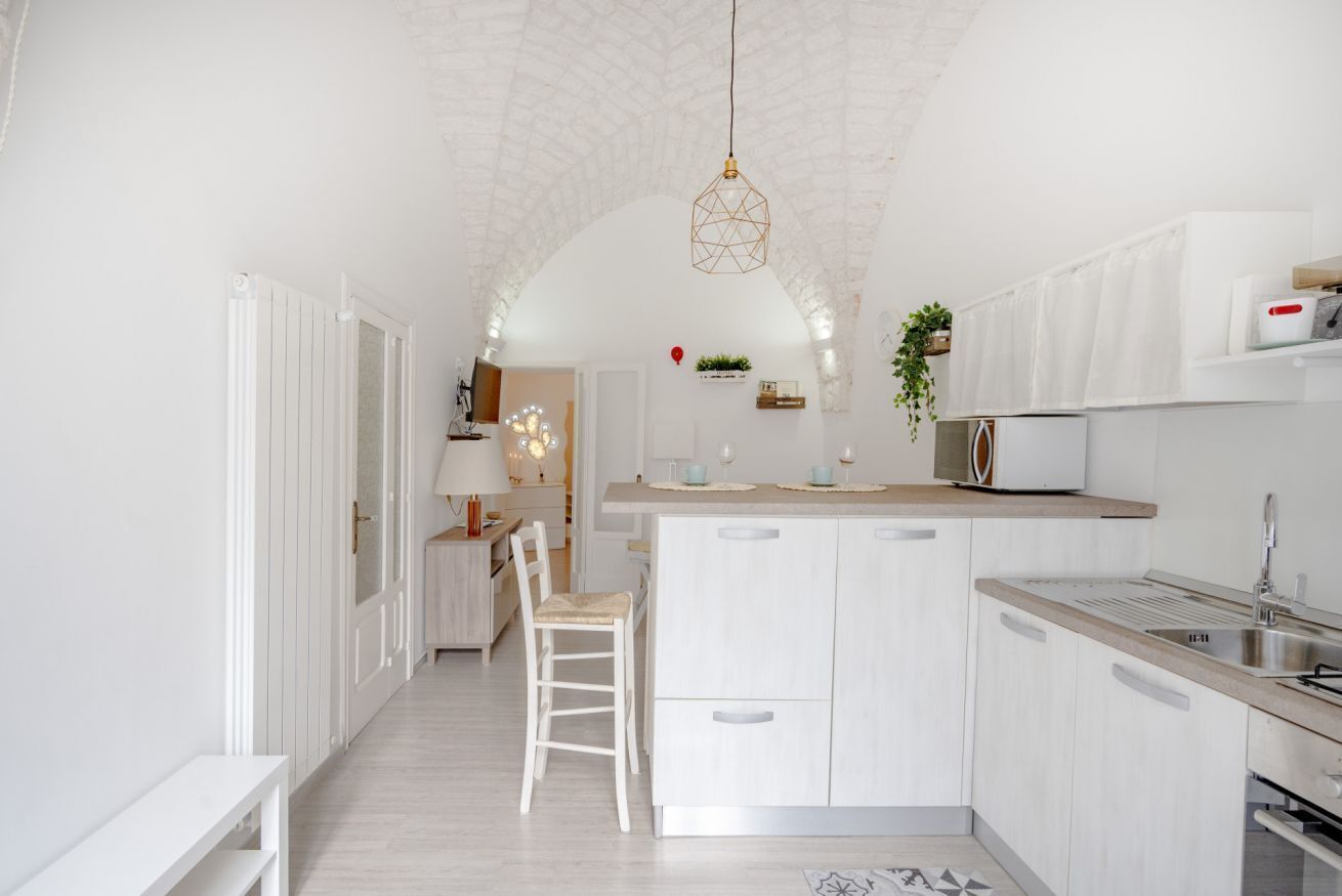 Kühlschrank, Ofen, Herdplatte, Kochgeschirr/Geschirr/Besteck