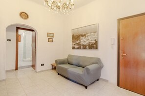 Interior - GuestHost - Cozy 65 sqm apartment for 3 people, located on the raised first floor of a building without an elevator, featuring a charming terrace ideal for relaxing. The property is situated on Via delle Rovare, a quiet and strategic location close to th (Genova)