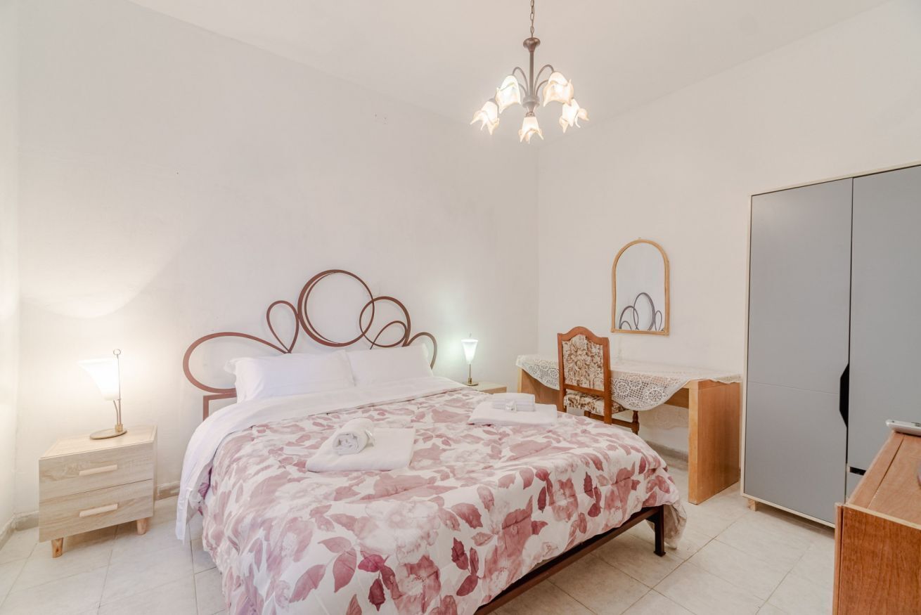 2 habitaciones, tabla de planchar con plancha, internet y ropa de cama 