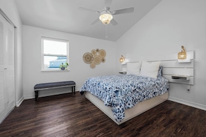 2 bedrooms, WiFi, bed sheets - The Emerald Pearl- Waterfront Private Beach & Dock (Fort Walton Beach)