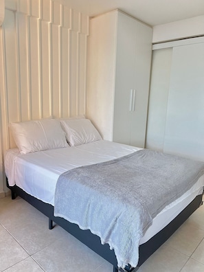 Exclusive Apartment | 2 bedrooms, blackout drapes, soundproofing, free WiFi
