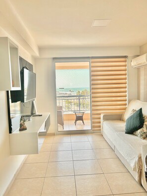 Apartment | Living area | Flat-screen TV, Netflix, toys, streaming services