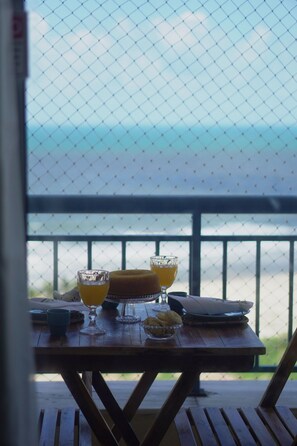 Family Apartment | Outdoor dining - CasAmar Inn (Fortaleza)