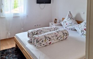 5 bedrooms, iron/ironing board, travel cot, free WiFi