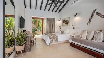 Deluxe-Vierbettzimmer | Kostenlose Minibar, Zimmersafe, Schreibtisch, Verdunkelungsvorhänge